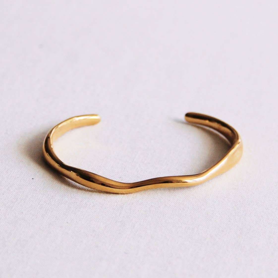 Wavy Bangle - Gold